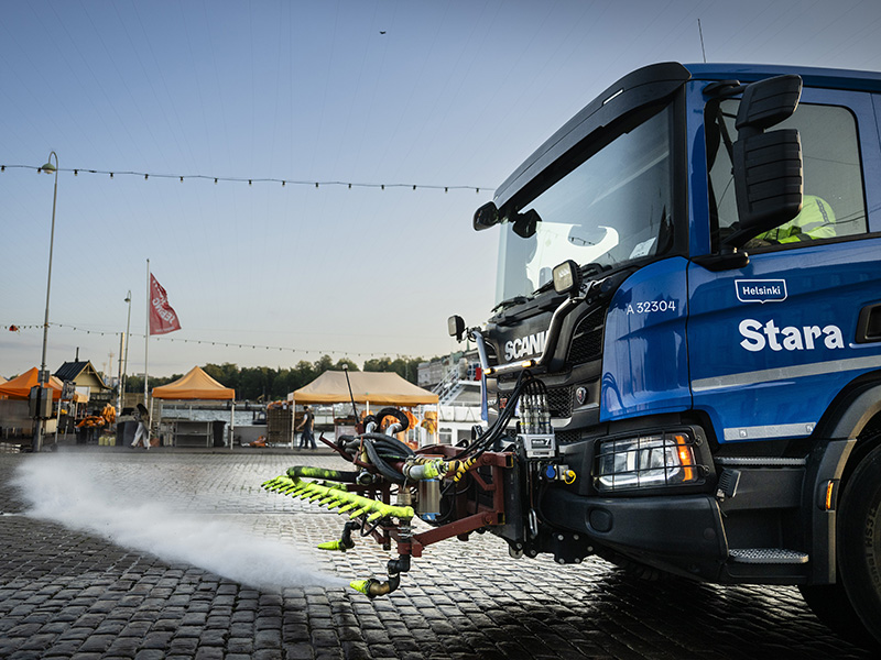 Staralaisia Kuninkaantammen työmaalla